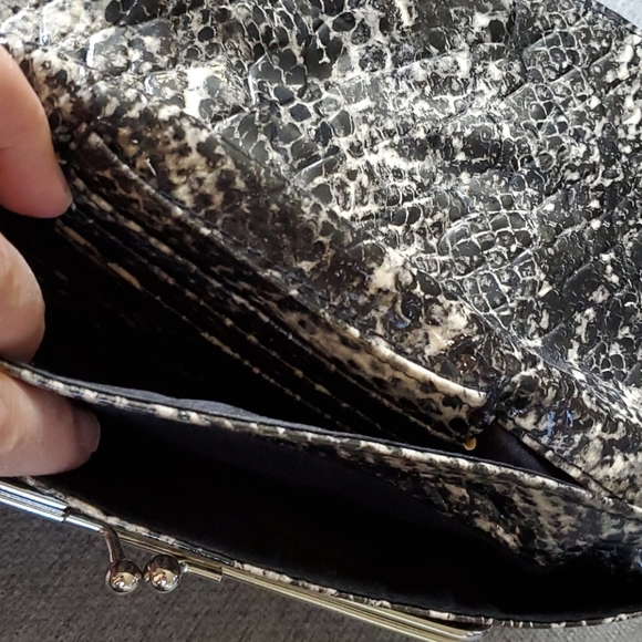 Kenneth Cole Reaction snakeskin print clutch - Picture 3 of 4